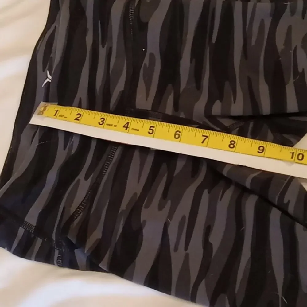 Old Navy Active Women's Medium Camo Print Leggings. Activewear Comfortable